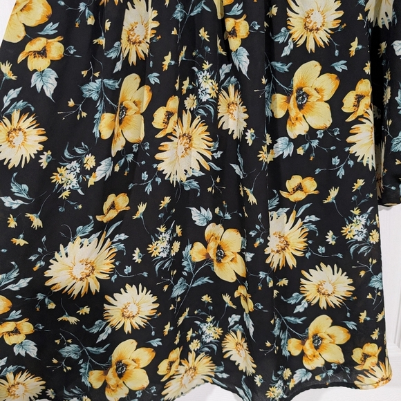Torrid Black and Yellow Floral Georgette Cold Shoulder Blouse in Size 1 (14/16) - Picture 6 of 13